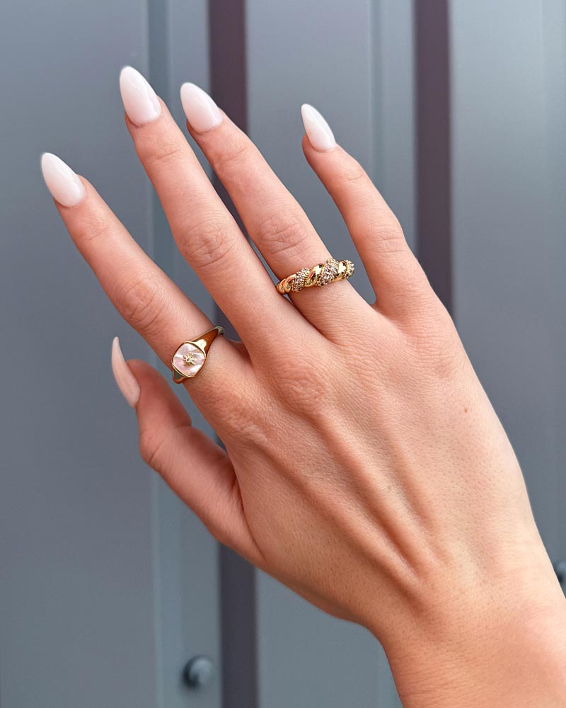 We’re all about the bold statements this season, that’s why we made you this gold signet ring to add to your jewelry rotation.