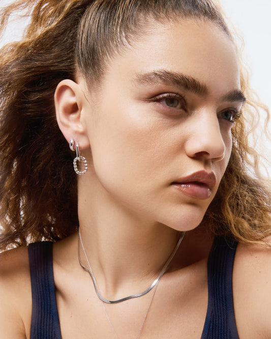 Discover this pair of versatile huggie hoops. Lightweight and hypoallergenic, our hoops will fit perfectly in your jewelry collection.