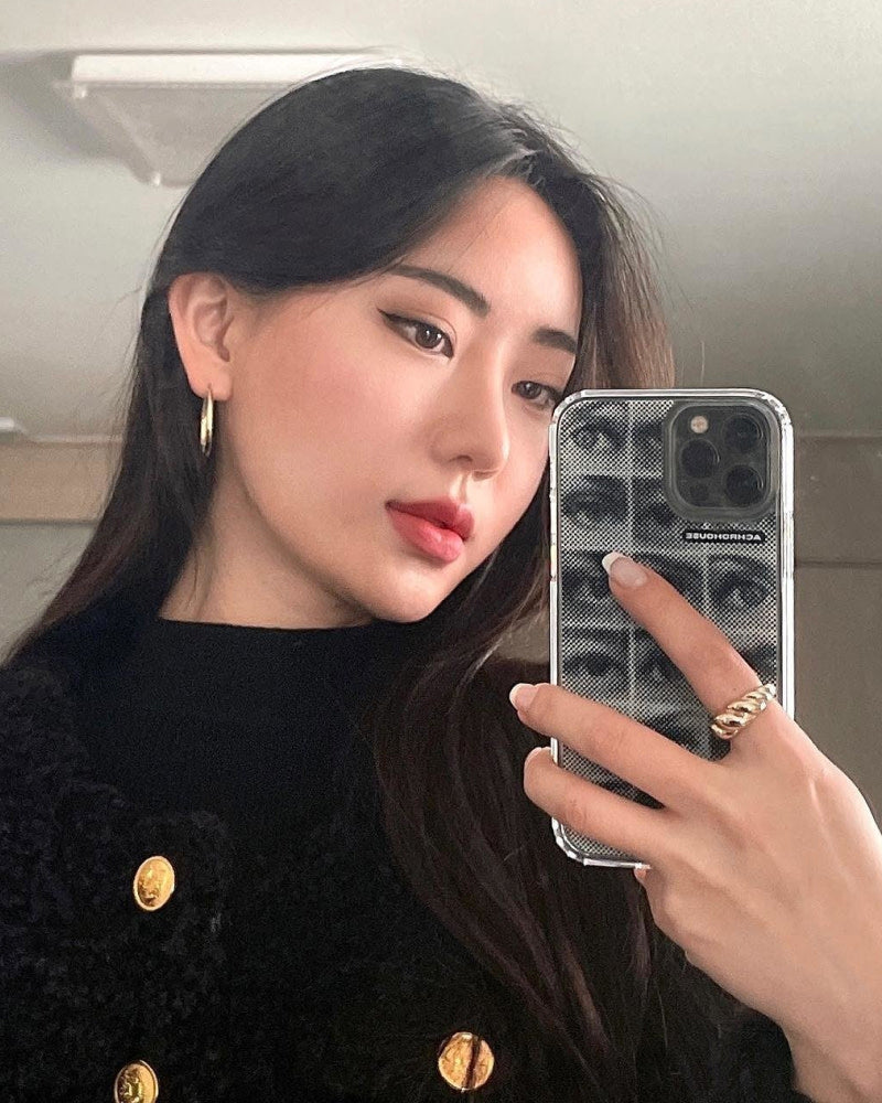 With a unique design, these thick and gorgeous hoop earrings will add a sleek touch to your daily look. Get these fab oversized hoops designed by Sarah Therese.