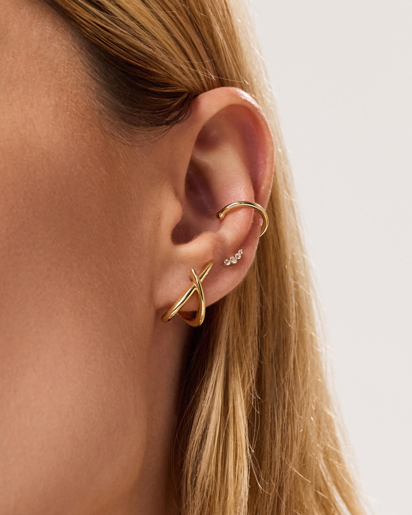 These gold stud earrings are the elevated staple your collection needs, with their criss-cross design adding a little something extra to make them stand out.